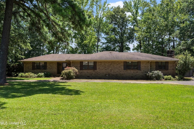 ranch-style house featuring a front yard