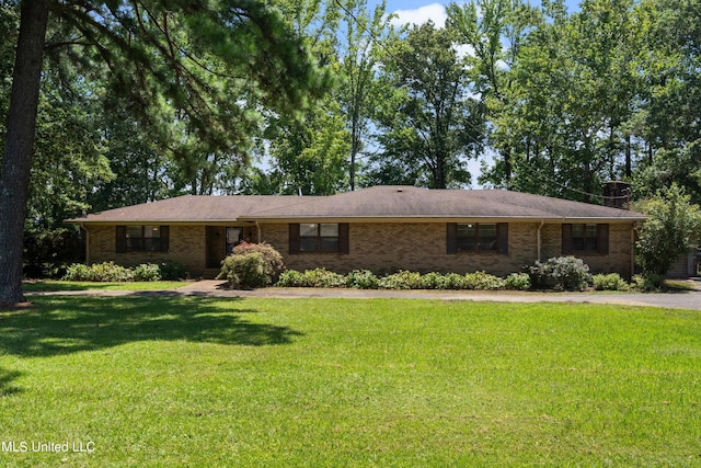 ranch-style house featuring a front lawn