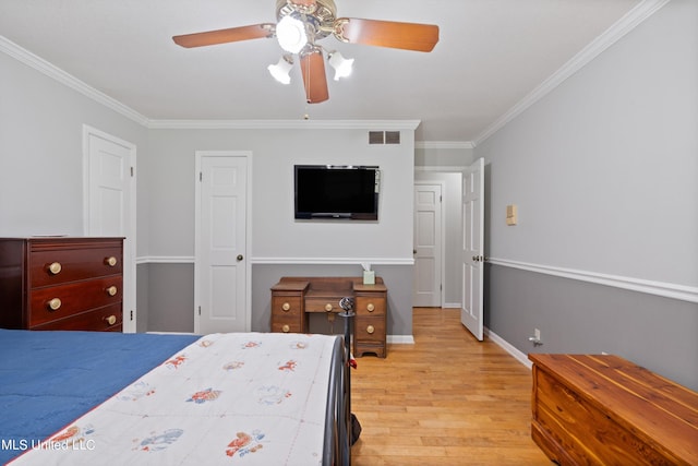 bedroom featuring crown molding, light hardwood / wood-style flooring, and ceiling fan