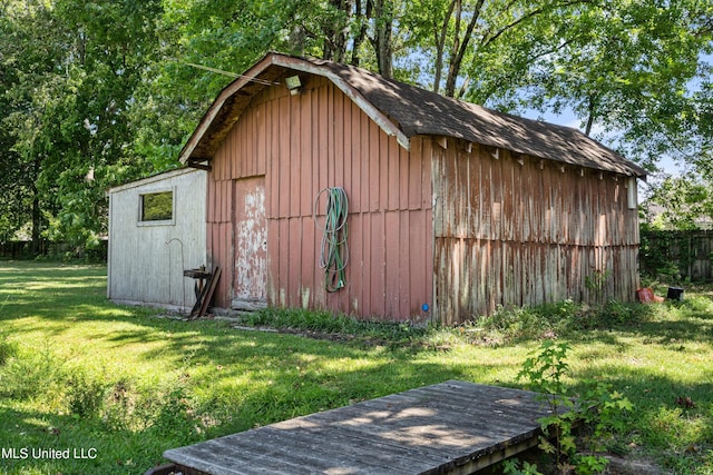 view of outdoor structure featuring a yard