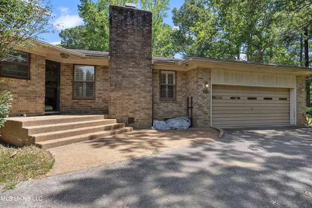 view of front facade featuring a garage