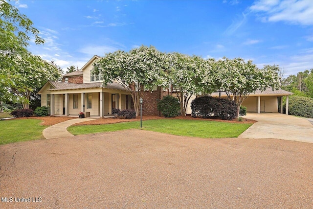 210 Planters Grv, Brandon, MS 39047 - view of front facade featuring driveway, a front lawn, a porch, and an attached carport