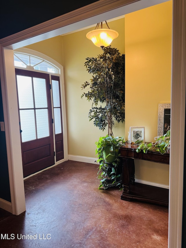 8 Audubon Pl, Natchez, MS 39120 - entryway featuring baseboards