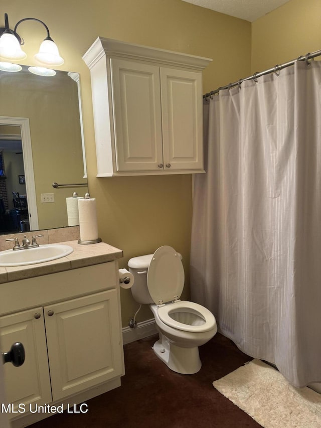8 Audubon Pl, Natchez, MS 39120 - full bath featuring a shower with shower curtain, toilet, and vanity