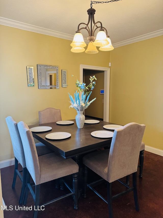 8 Audubon Pl, Natchez, MS 39120 - dining space featuring an inviting chandelier, ornamental molding, and baseboards