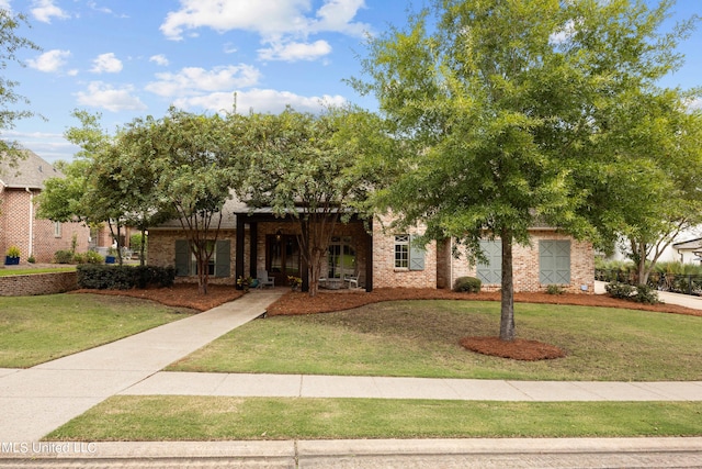 view of front facade featuring a front lawn