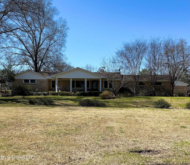 view of front facade with a front lawn