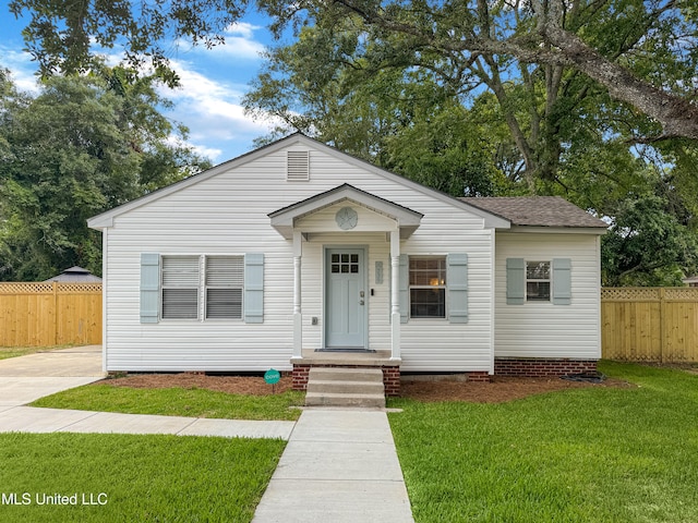 239 Palmetto Ln, Gulfport, MS 39507 - bungalow featuring a shingled roof