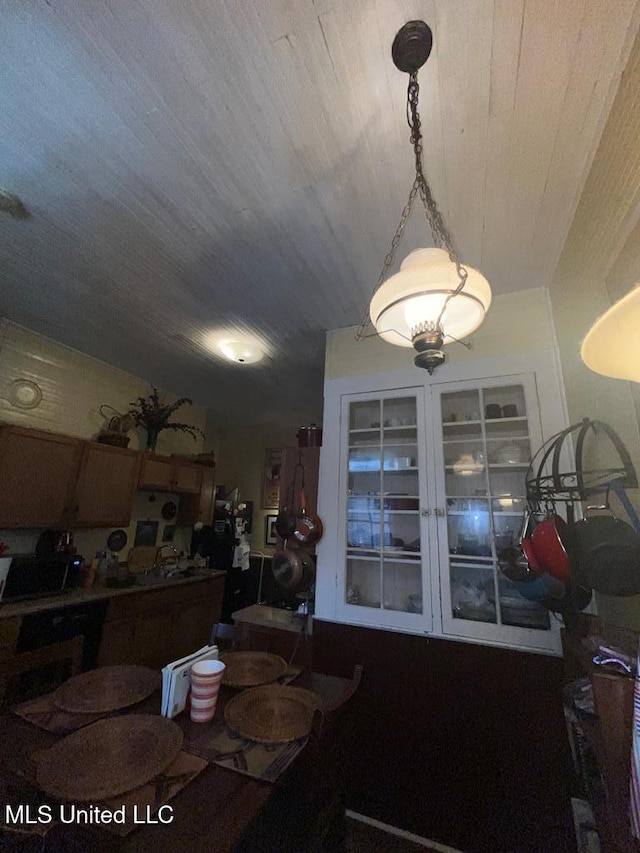 2413 Cherry St, Vicksburg, MS 39180 - dining area with wood ceiling