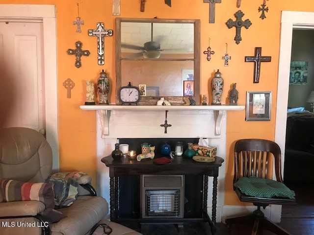 2413 Cherry St, Vicksburg, MS 39180 - bar with ceiling fan