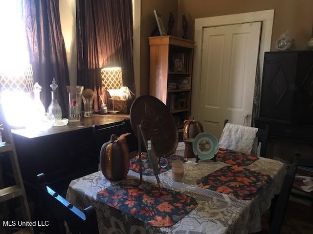 2413 Cherry St, Vicksburg, MS 39180 - view of dining space