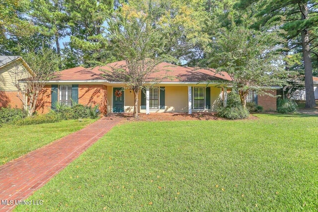 single story home with a front yard