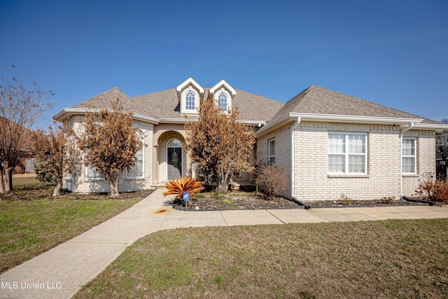 view of front of home featuring a front lawn