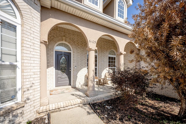 entrance to property featuring covered porch