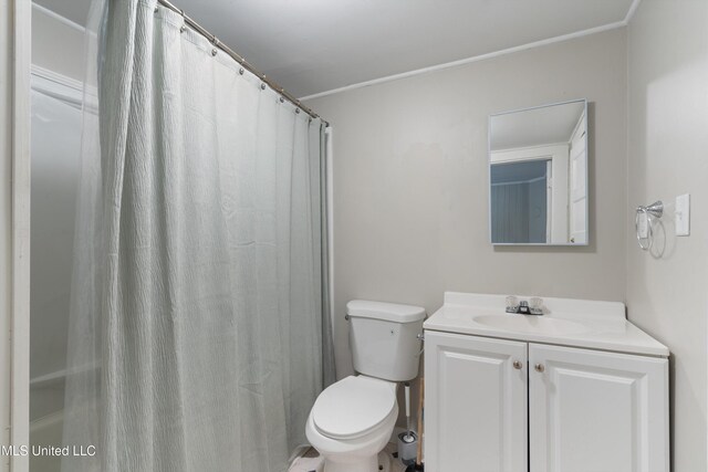 777 W Main St, Senatobia, MS 38668 - full bath featuring vanity, ornamental molding, and shower / tub combo