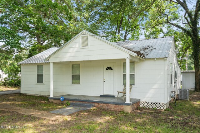 777 W Main St, Senatobia, MS 38668 - view of front of home with a porch and a metal roof