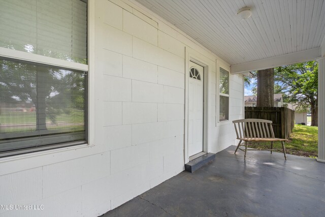 777 W Main St, Senatobia, MS 38668 - view of covered porch