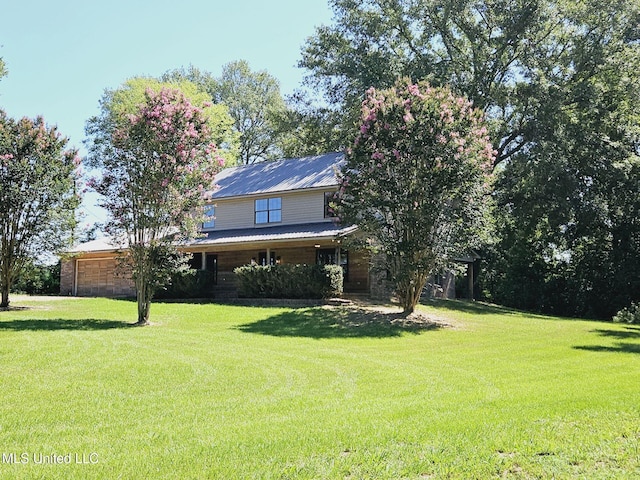 view of front of home with a front lawn