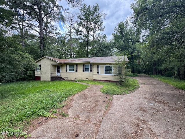 3115 Shirley Dr, Jackson, MS 39212 - view of front of house featuring crawl space, driveway, and a front yard