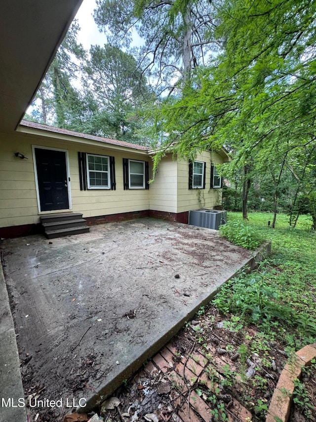 3115 Shirley Dr, Jackson, MS 39212 - back of property featuring entry steps and a patio