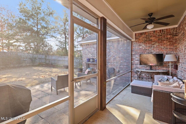 sunroom / solarium with ceiling fan