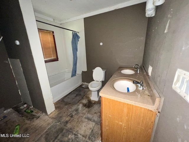 4515 25th St, Meridian, MS 39307 - full bathroom with toilet, shower / bathtub combination with curtain, and double vanity