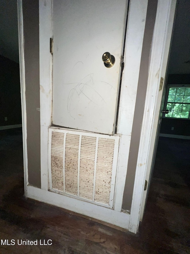 4515 25th St, Meridian, MS 39307 - detailed view of wood finished floors