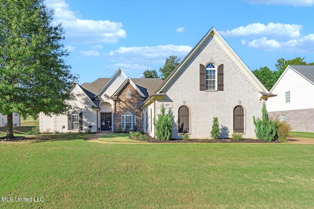 view of front of home with a front lawn