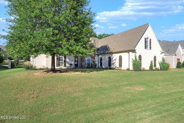 view of front of house with a front yard