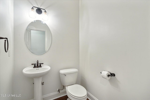 bathroom featuring toilet and sink