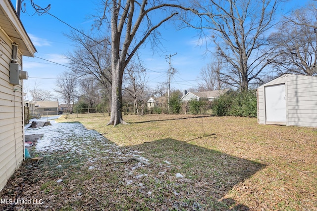 view of yard with a storage shed