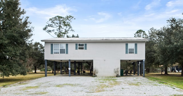 view of front facade featuring a carport