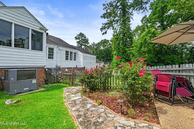 300 S 21st Ave, Hattiesburg, MS 39401 - view of yard featuring a sunroom