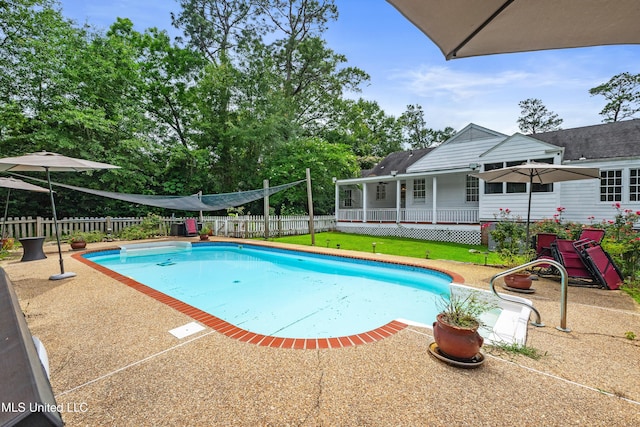 300 S 21st Ave, Hattiesburg, MS 39401 - view of swimming pool with a patio area