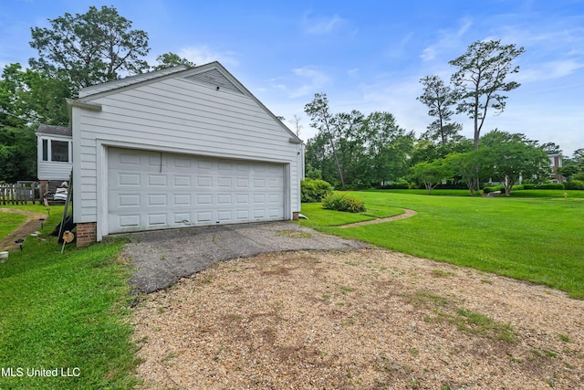 300 S 21st Ave, Hattiesburg, MS 39401 - garage featuring driveway