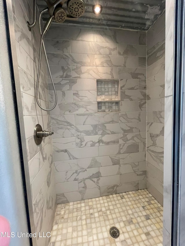 bathroom featuring tiled shower