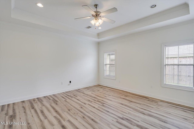 409 Sand Stone Pl, Brandon, MS 39042 - spare room featuring a tray ceiling, plenty of natural light, light wood finished floors, recessed lighting, and ceiling fan