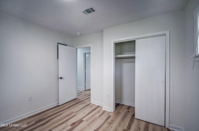 311 Danbar St, Brandon, MS 39042 - unfurnished bedroom featuring light wood finished floors, baseboards, and a closet