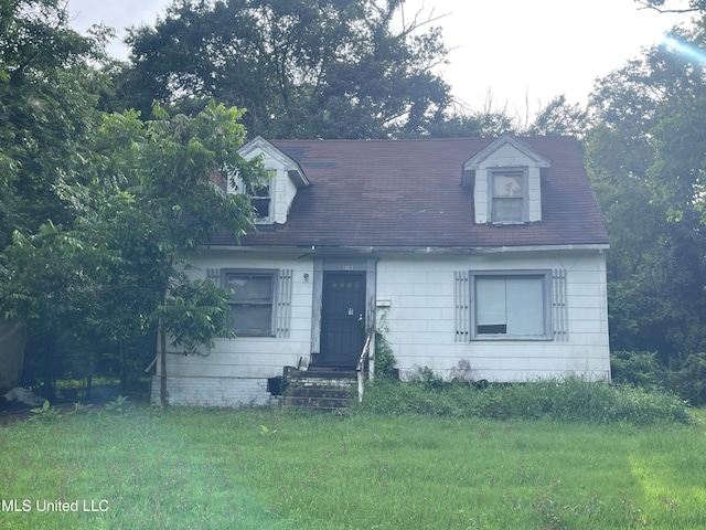 1003 Wynwood Dr, Jackson, MS 39209 - new england style home featuring a front yard and entry steps