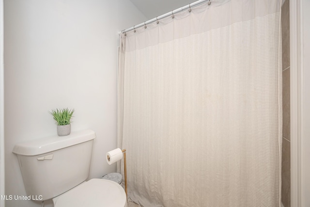 3927 Acadian Village Dr, Ocean Springs, MS 39564 - bathroom with curtained shower