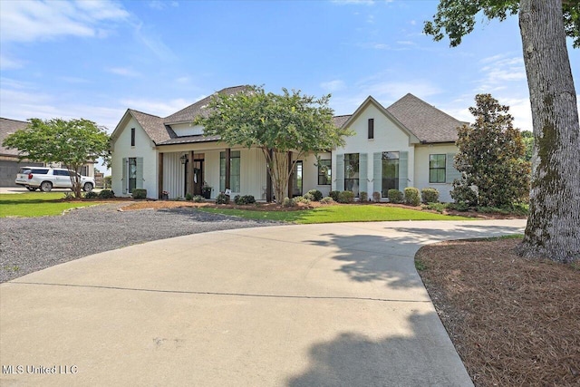 110 Crossview Pl, Brandon, MS 39047 - view of front of home featuring covered porch, roof with shingles, and a front lawn