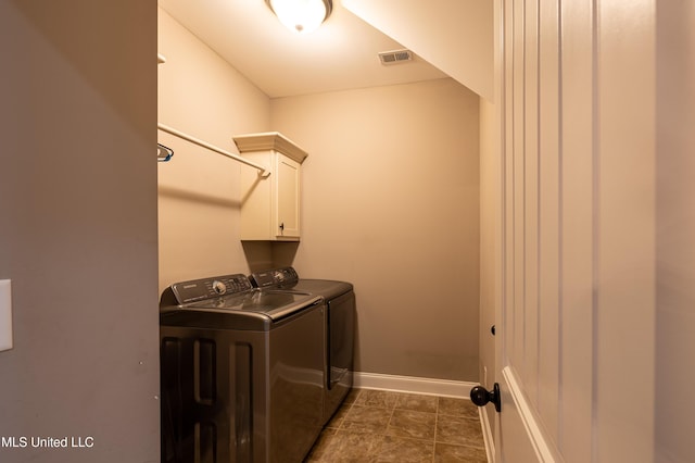 laundry room featuring cabinets and independent washer and dryer