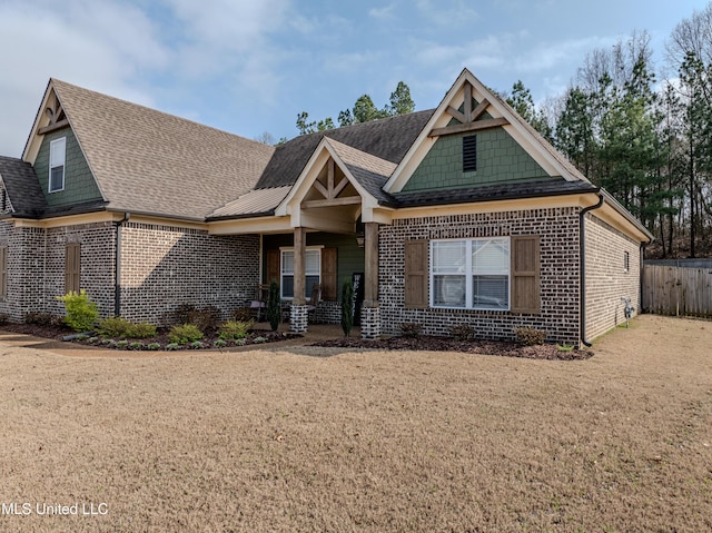 view of front of home featuring a front yard