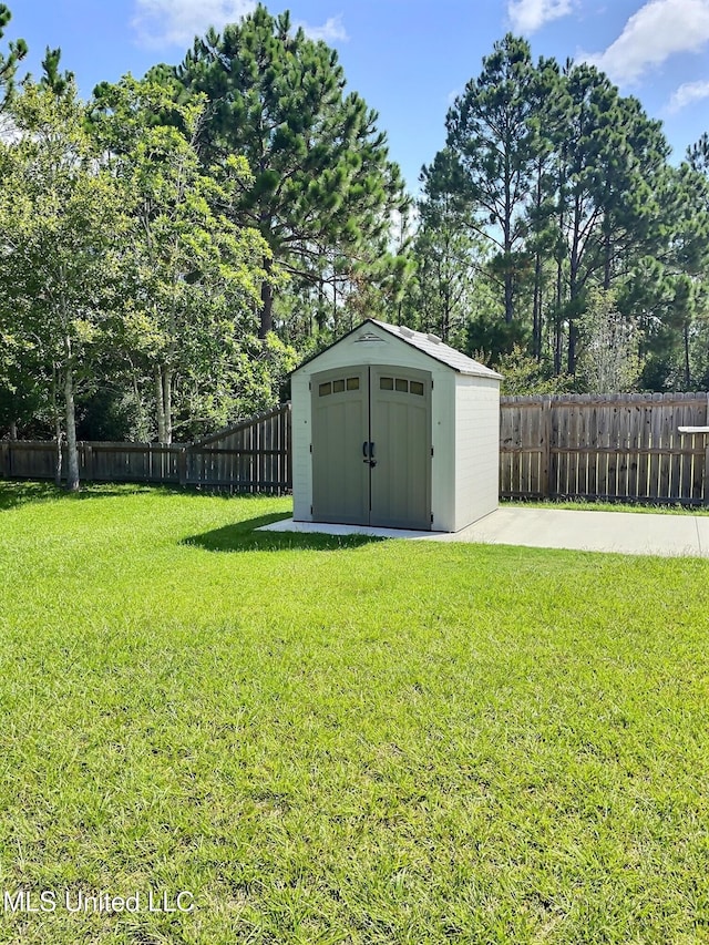 8617 Pinoak Ln, Ocean Springs, MS 39564 - fenced backyard with a shed and view of wooded area