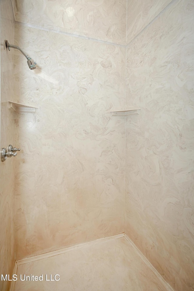 1401 Ladnier Rd, Gautier, MS 39553 - view of full bathroom