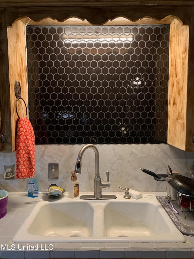 interior space with sink and tasteful backsplash