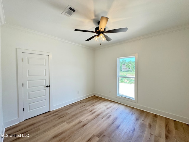 empty room featuring light hardwood / wood-style flooring, ceiling fan, and ornamental molding