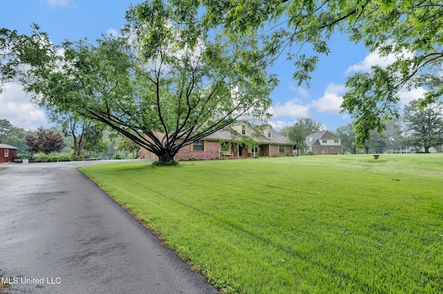 8140 Hunters Hill Cv, Olive Branch, MS 38654 - view of front facade featuring a front lawn and brick siding