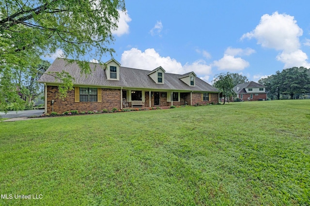 8140 Hunters Hill Cv, Olive Branch, MS 38654 - new england style home featuring covered porch, a front lawn, and brick siding