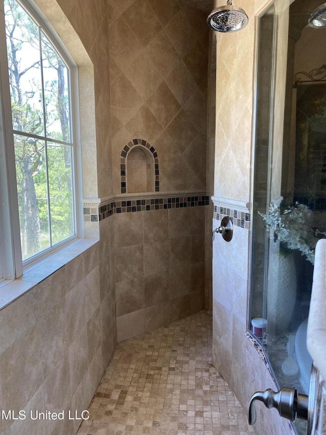 bathroom featuring tiled shower